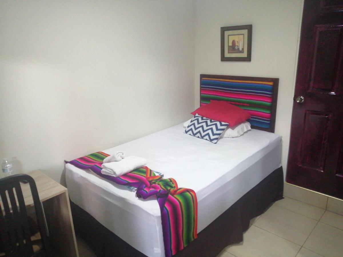 Hotel Antiguo Antiguo Cuscatlán 部屋 写真