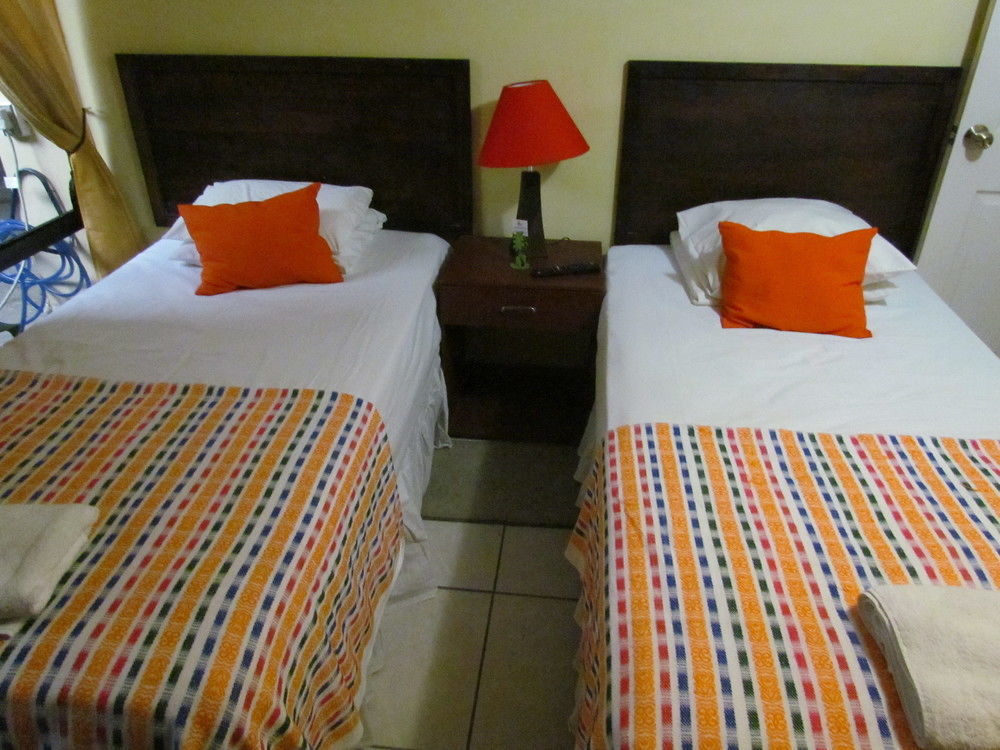 Hotel Antiguo Antiguo Cuscatlán エクステリア 写真