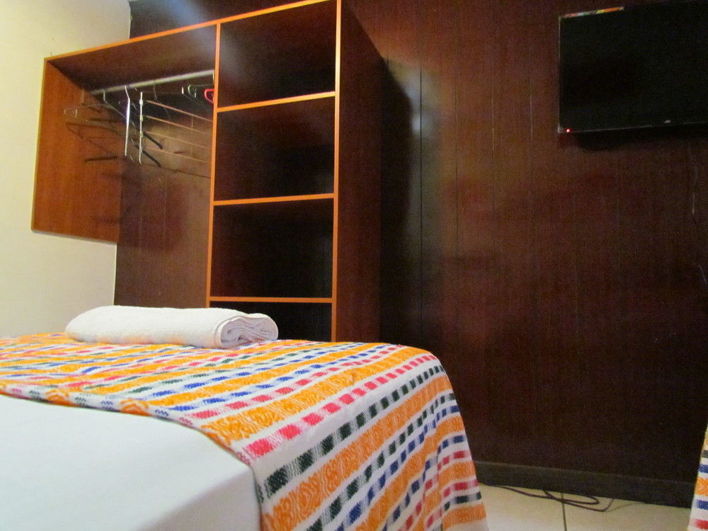 Hotel Antiguo Antiguo Cuscatlán エクステリア 写真